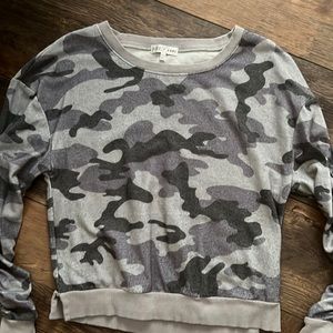 Futz & Eddi (Buckle brand) black and gray camo long sleeved shirt